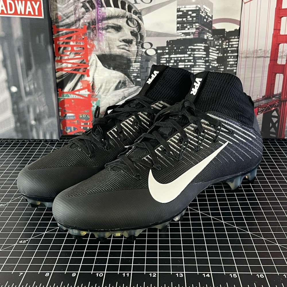 NIKE MENS VAPOR UNTOUCHABLE 2 CF FOOTBALL CLEATS Size 12.5 NEW
